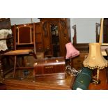 AN EDWARDIAN WALNUT FOLDING CHAIR, a cased singer sewing machine and two table lamps (4)