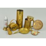 A BOX CONTAINING A NUMBER OF WWI ERA AND LATER TRENCH ART STYLE ITEMS, to include decorated shell,