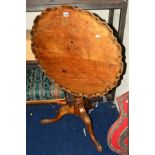 AN EARLY 20TH CENTURY CIRCULAR ELM DISH TOPPED TRIPOD TABLE, with wavy edging