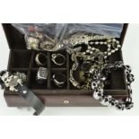 A SELECTION OF GENTLEMANS JEWELLERY AND A JEWELLERY BOX, to include skull rings and bracelet, Celtic