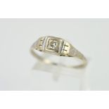 AN EARLY 20TH CENTURY DIAMOND SINGLE STONE RING, a brilliant cut diamond claw set within a square
