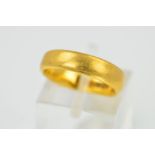 A 22CT GOLD 'D' SHAPED WEDDING BAND, measuring approximately 5mm in diameter, ring size K,