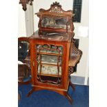 AN EDWARDIAN MAHOGANY SINGLE DOOR CABINET, the raised top with pierced fretwork and bevelled mirror,