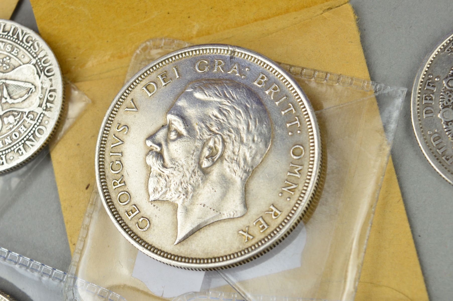 TWO BOXES OF MIXED COINS AND COMMEMORATIVES, to include a 1929 Wreath Crown 1935 (slight knock at 12 - Image 4 of 5