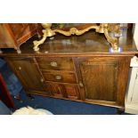 AN EARLY 20TH CENTURY OAK MIRROR BACK SIDEBOARD, the base with single cupboard doors flanking two