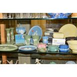 A GROUP OF VARIOUS WEDGWOOD JASPERWARES, TRINKETS, PLATES ETC, to include yellow, light blue, green,