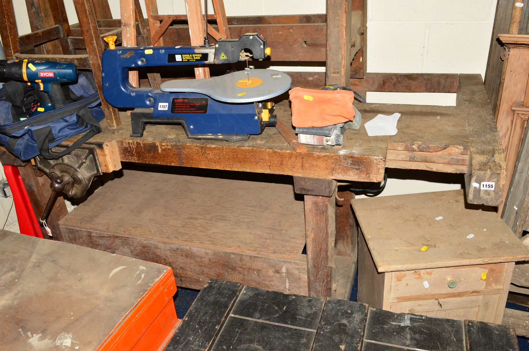 A LARGE VINTAGE OAK WORK BENCH, with undershelf and an attached record No.53 clamp