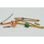 A MISCELLANEOUS COLLECTION OF JEWELLERY to include three plain bar brooches, a dress stud, green