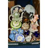 VARIOUS CERAMICS, GLASS AND METALWARES, to include three piece plated tea service, Wedgwood blue