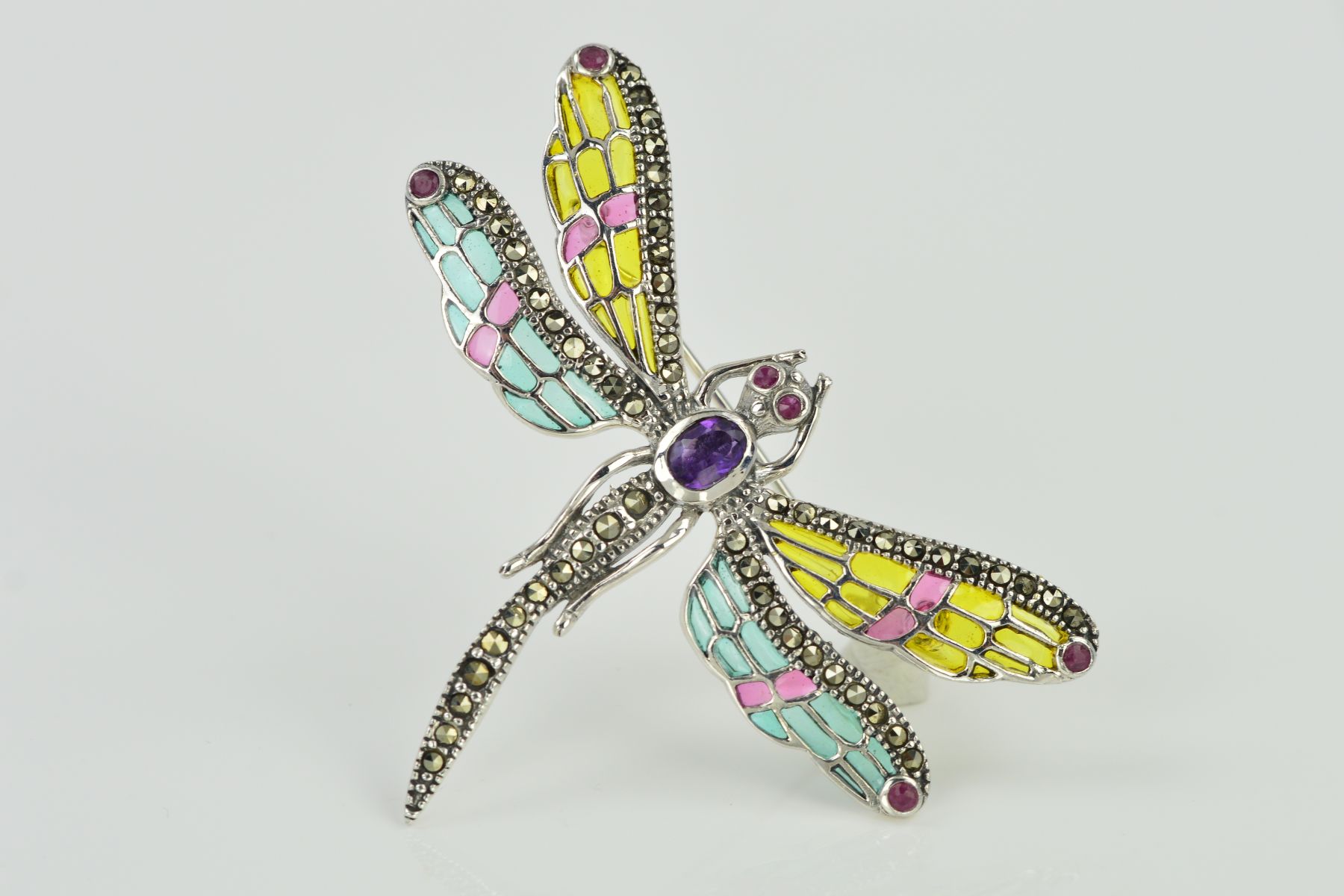 A PLIQUE-A-JOUR, GEM AND MARCASITE DRAGONFLY BROOCH/PENDANT, the yellow, red and green enamel