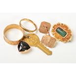 A SELECTION OF JEWELLERY, to include two 9ct gold band rings, a single 9ct gold cufflink, a 9ct gold