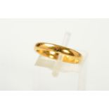 A 22CT GOLD BAND RING, the plain band, with 22ct hallmark for Birmingham, width 3mm, approximate