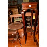 AN EDWARDIAN MAHOGANY PLANT STAND, together with a wine table and singer sewing machine (3)