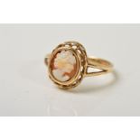 A 9CT GOLD CAMEO RING, the oval cameo depicting a lady in profile to the openwork surround and