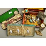 A SELECTION OF JEWELLERY, to include a mid 20th Century pink paste necklace and bracelet set,