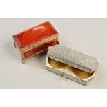 A 19TH CENTURY AGATE AND GILT METAL TABLE BOX, length 7cm, together with a white metal double