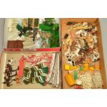 A QUANTITY OF UNBOXED AND ASSORTED BRITAINS FLORAL GARDEN ITEMS, with a quantity of unboxed Britains