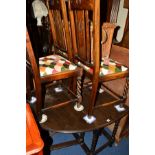 AN OAK BARLEY TWIST DROP LEAF TABLE AND FOUR CHAIRS (5)