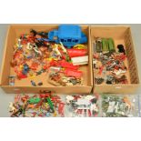 A QUANTITY OF UNBOXED AND ASSORTED PLAYWORN PLASTIC FIGURES, soldiers, knights, guardsmen,