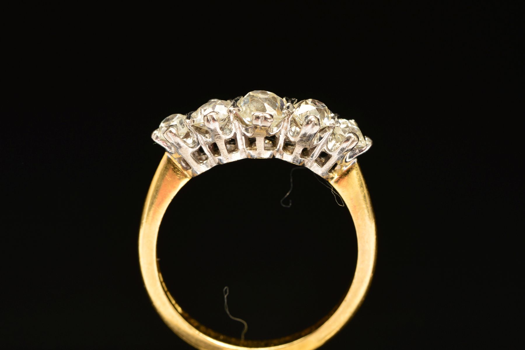 AN 18CT GOLD FIVE STONE DIAMOND RING, the graduated row of old cut diamonds within claw settings, - Image 5 of 5