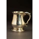 A GEORGE II SILVER TANKARD, of baluster form, 'S' scroll handle with foliate thumb piece, gilt