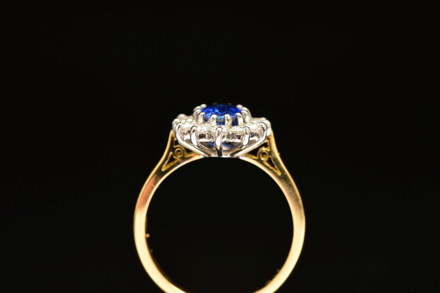 A MODERN 18CT GOLD SAPPHIRE AND DIAMOND OVAL CLUSTER RING, oval blue sapphire measuring - Image 5 of 5