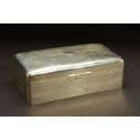 A GEORGE V SILVER RECTANGULAR TABLE CIGAR BOX, blind circular cartouche, rounded corners, horizontal