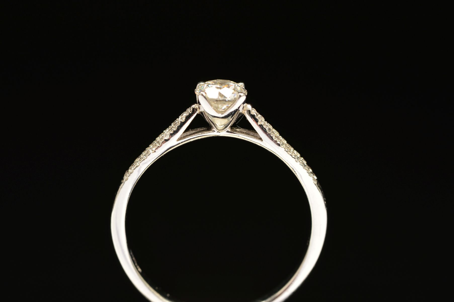 A MODERN DIAMOND SINGLE STONE RING, with diamond crossover set shoulders, principle diamond - Image 5 of 5