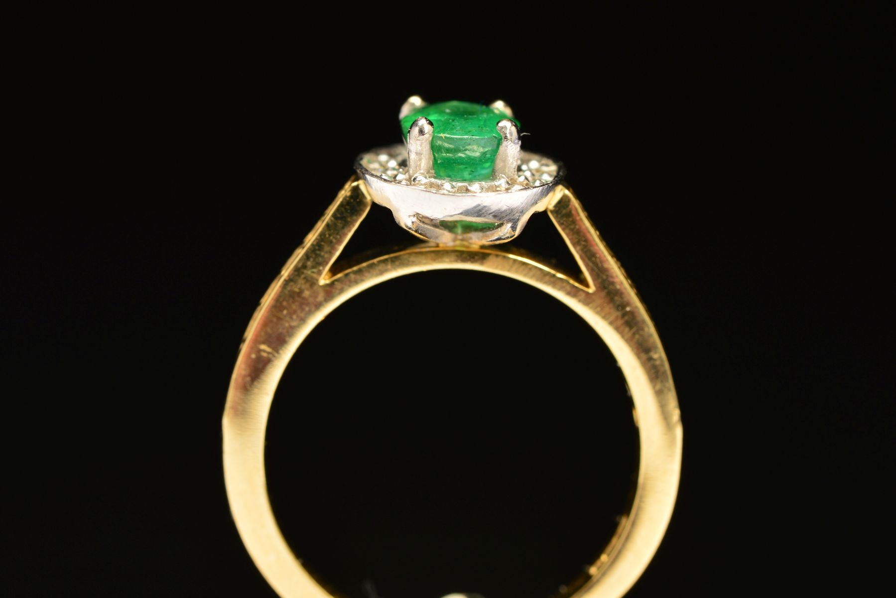 A MODERN 18CT GOLD EMERALD AND DIAMOND HALO CLUSTER STYLE RING, with diamond set shoulders, - Image 5 of 5