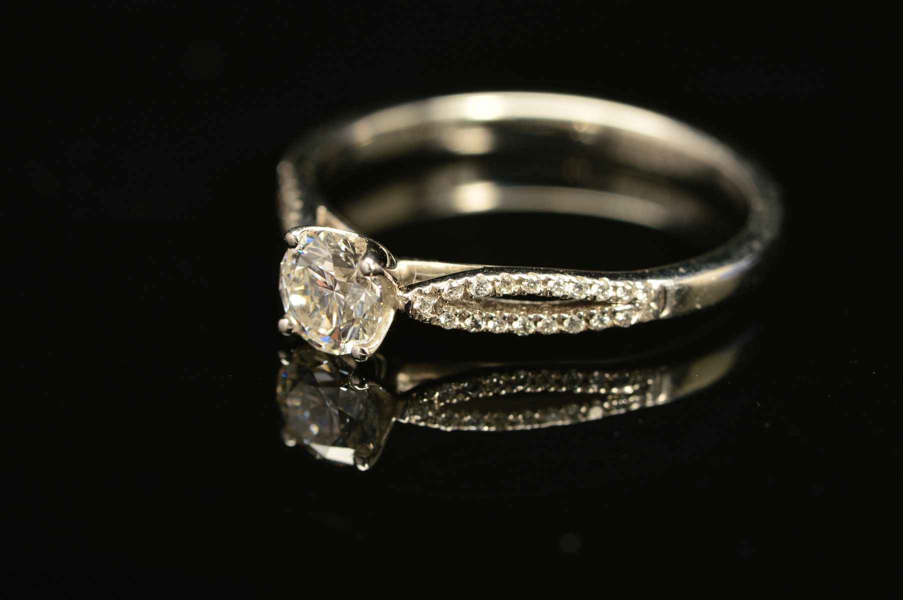 A MODERN DIAMOND SINGLE STONE RING, with diamond crossover set shoulders, principle diamond