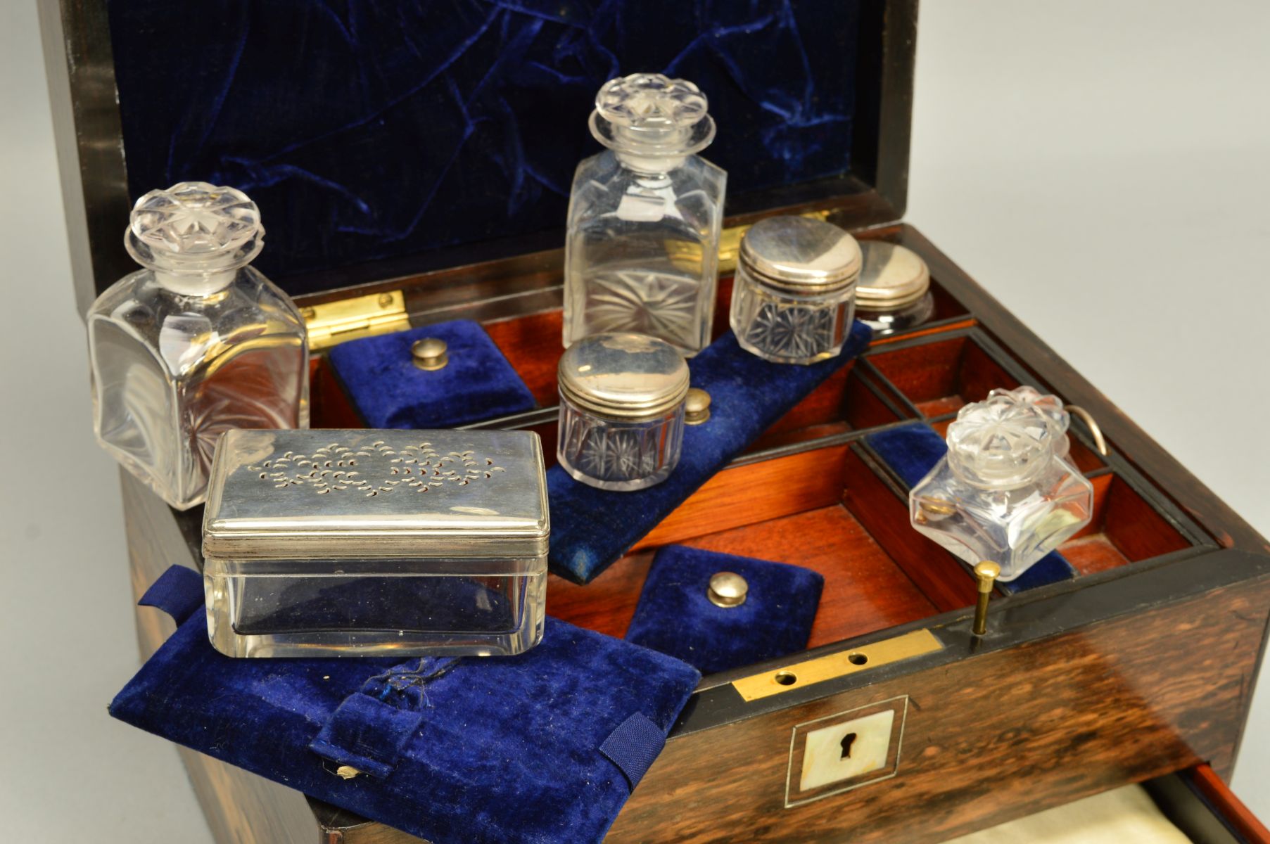 A VICTORIAN COROMANDEL DRESSING CASE, rectangular mother of pearl cartouche to hinged cover and - Image 4 of 6