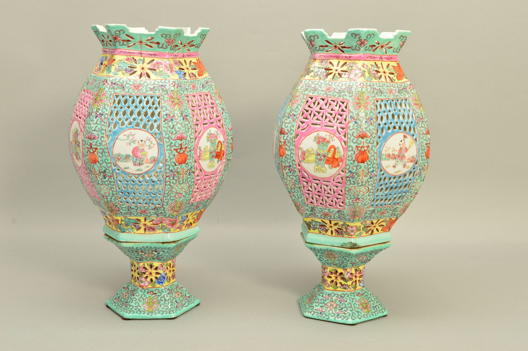A PAIR OF 20TH CENTURY CHINESE PORCELAIN FAMILLE ROSE TABLE LANTERNS, of hexagonal form, reticulated - Image 4 of 10