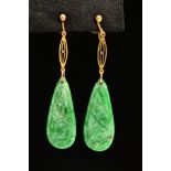 AN EARLY 20TH CENTURY PAIR OF CARVED JADE DROP EARRINGS, each pear shaped jadite carved in a