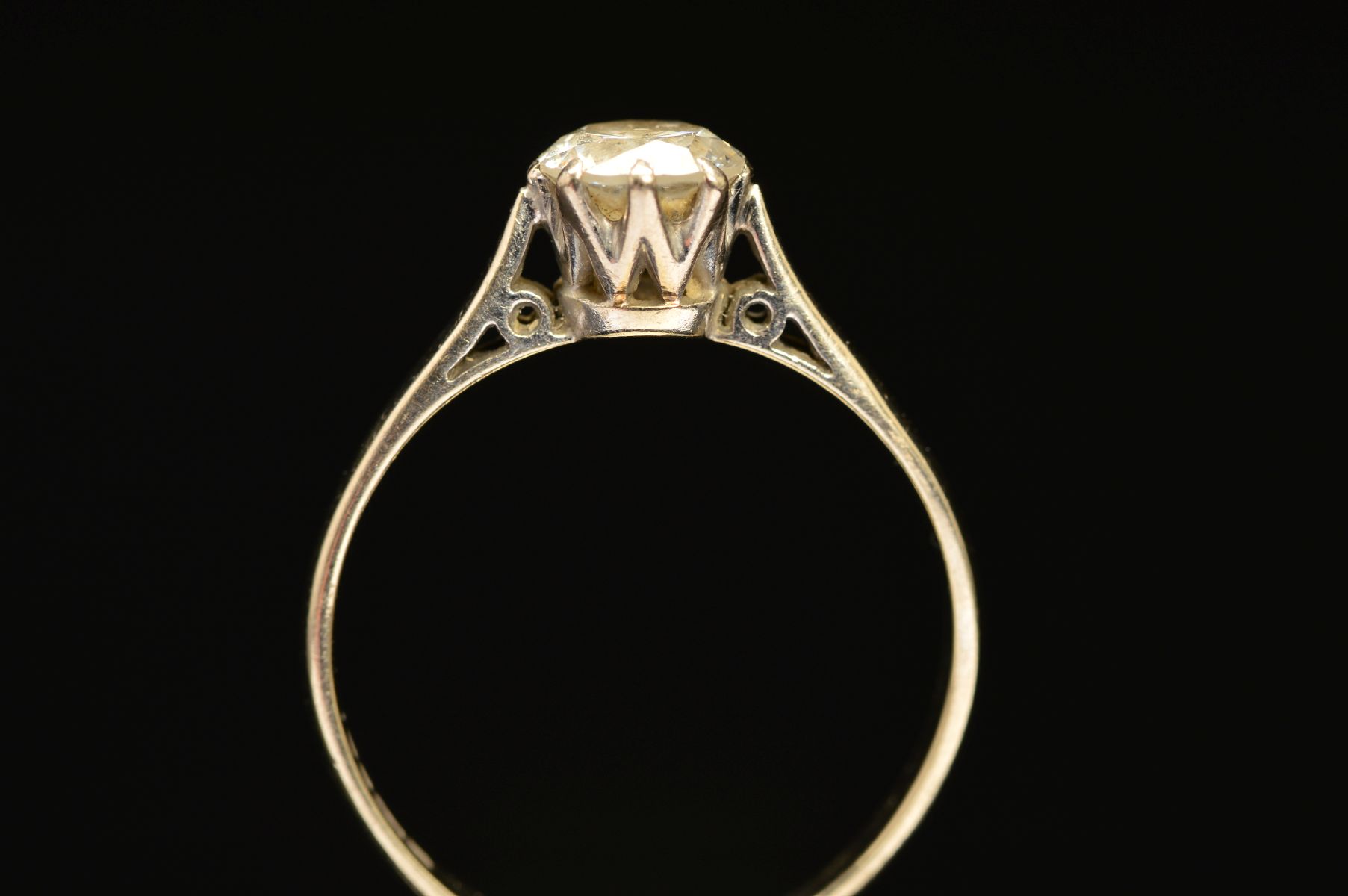 A MID TO LATE 20TH CENTURY 18CT WHITE GOLD SINGLE STONE DIAMOND RING, estimated modern round - Image 5 of 5