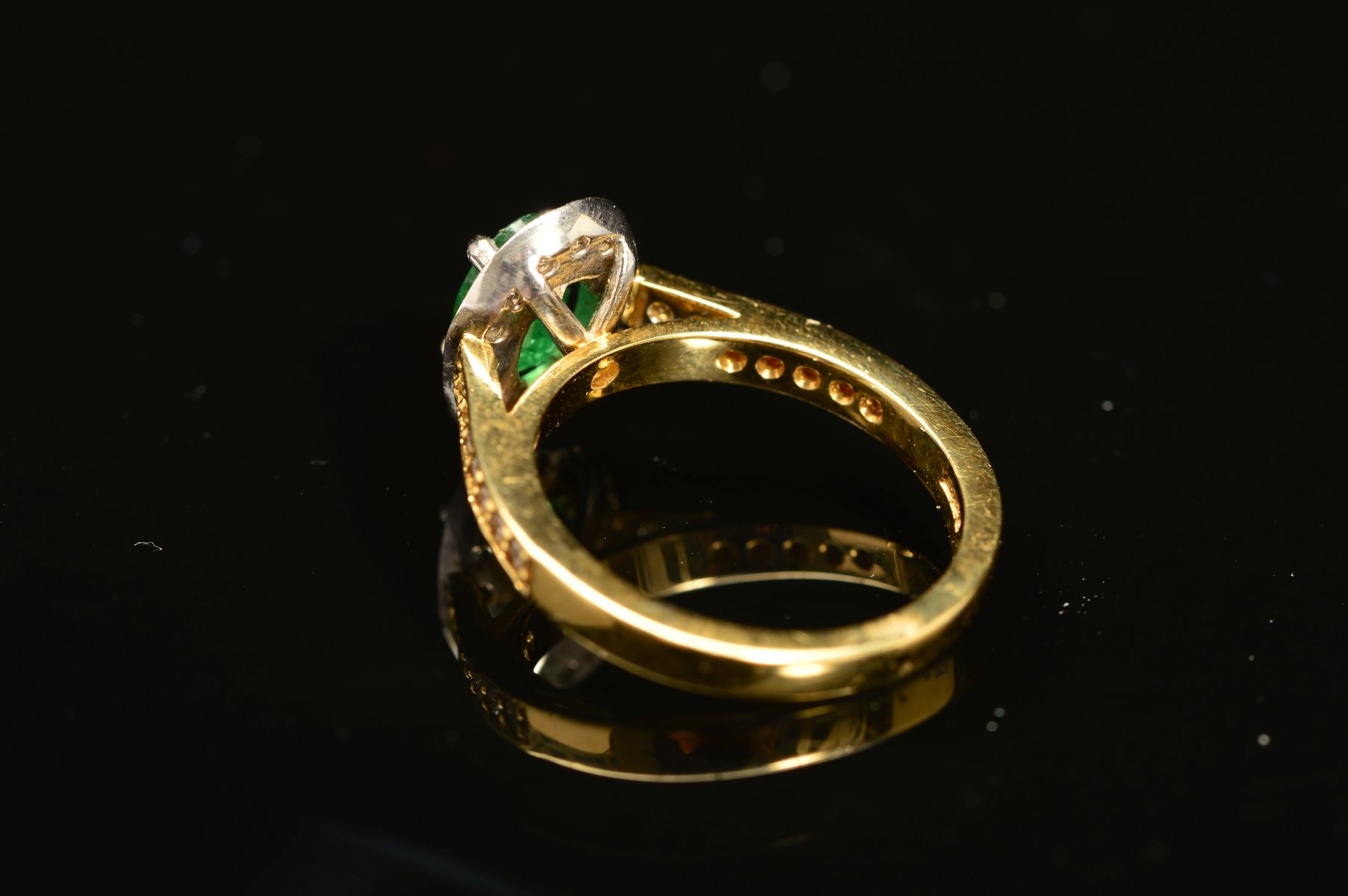A MODERN 18CT GOLD EMERALD AND DIAMOND HALO CLUSTER STYLE RING, with diamond set shoulders, - Image 4 of 5