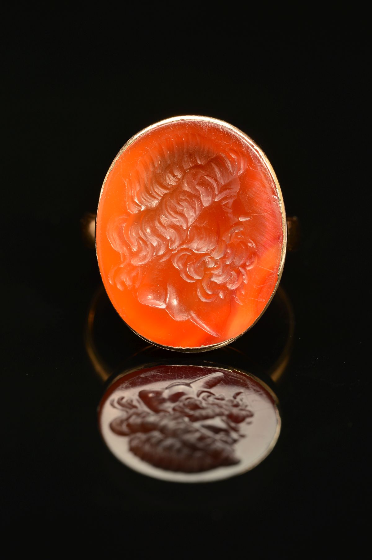 A CARNELIAN INTAGLIO RING, the oval carnelian carved to depict a bearded man, within a collet - Image 2 of 5