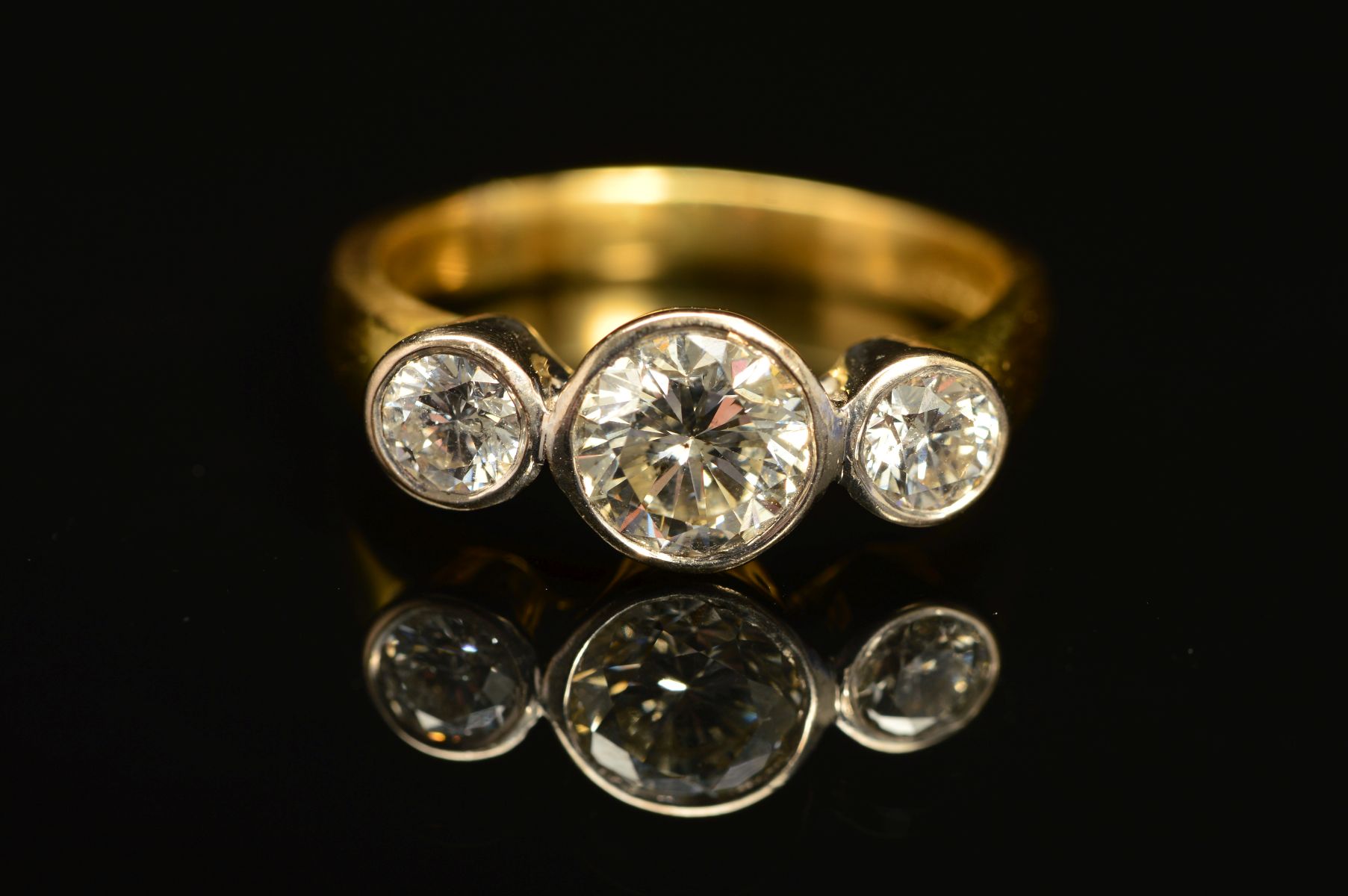 AN 18CT GOLD THREE STONE DIAMOND RING, designed as three brilliant cut diamonds within collet - Image 2 of 5