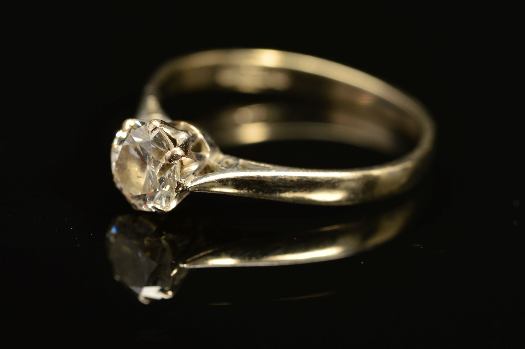 A MID TO LATE 20TH CENTURY 18CT WHITE GOLD SINGLE STONE DIAMOND RING, estimated modern round