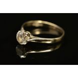 A MID TO LATE 20TH CENTURY 18CT WHITE GOLD SINGLE STONE DIAMOND RING, estimated modern round