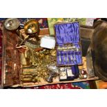 A SMALL QUANTITY OF JEWELLERY, assorted brass ornaments and lamp bases, cased and loose cutlery