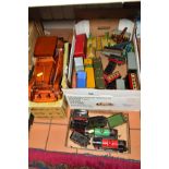 A QUANTITY OF O GAUGE MODEL RAILWAY ITEMS, to include 2 x type M1 clockwork locomotives, one with