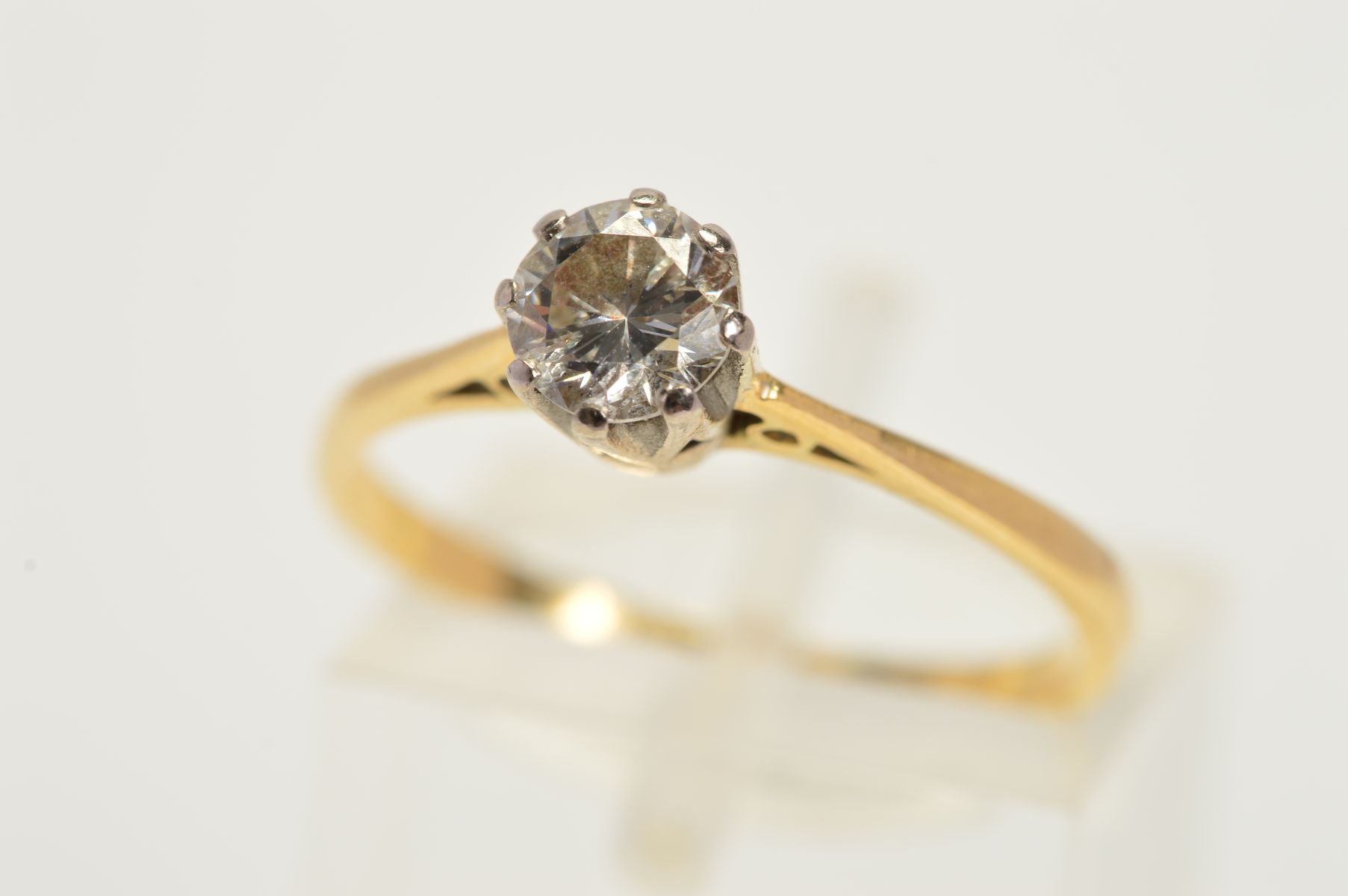 A DIAMOND SINGLE STONE RING, estimated modern round brilliant cut diamond weight 0.50ct, colour