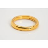 A 22CT GOLD BAND RING, of plain design with 22ct hallmark for Birmingham, ring size N1/2,