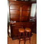 A REPRODUCTION MAHOGANY FOUR PIECE DRINKS SUITE, comprising an open wall unit/shelves with three