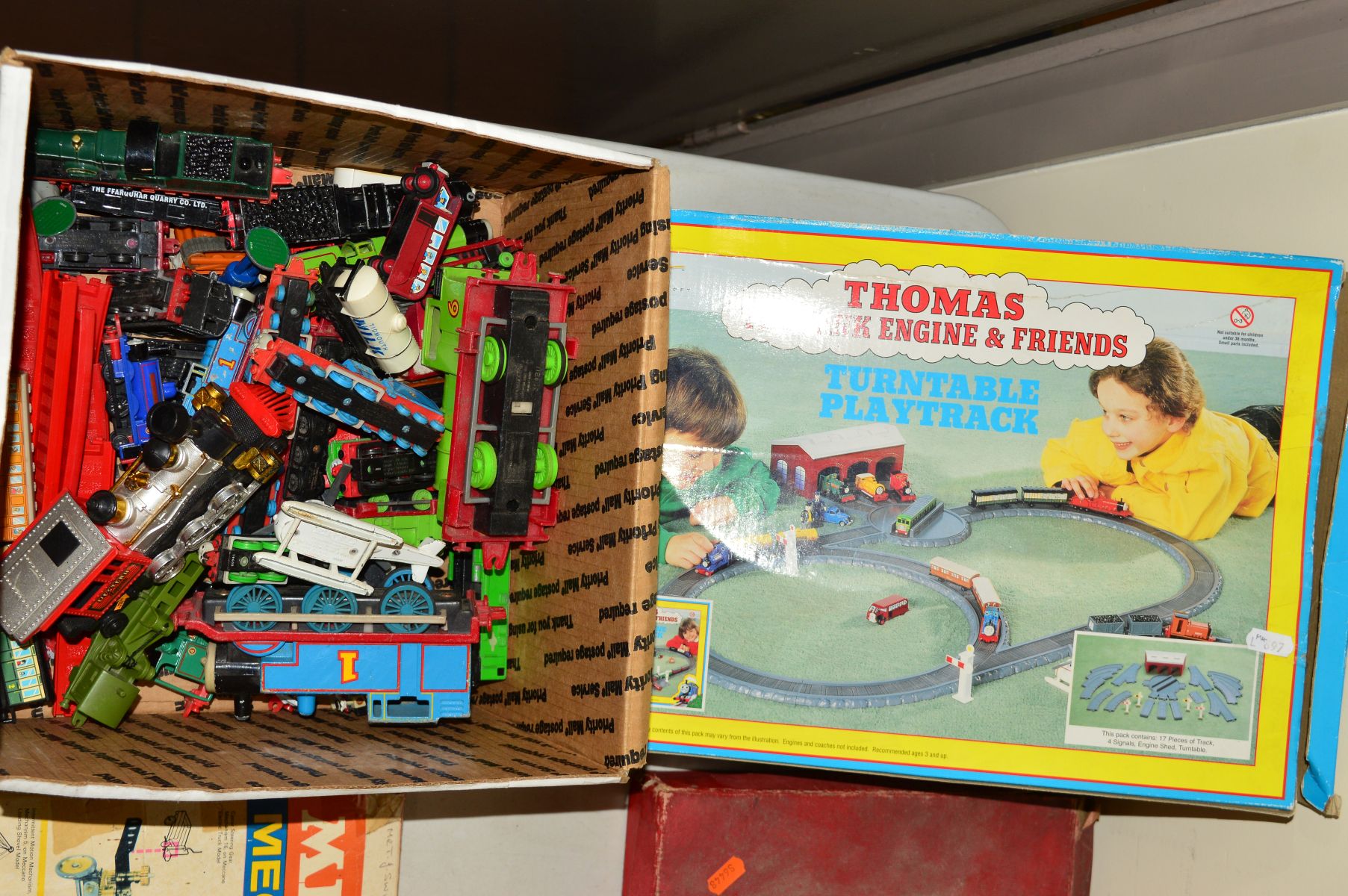 A BOXED ERTL THOMAS THE TANK ENGINE AND FRIENDS TURNTABLE PLAYTRACK, No.1033, appears complete and