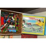 A BOXED ERTL THOMAS THE TANK ENGINE AND FRIENDS TURNTABLE PLAYTRACK, No.1033, appears complete and