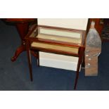 AN EDWARDIAN MAHOGANY, SATINWOOD BANDED AND EBONY STRUNG TABLE DISPLAY CABINET OF RECTANGULAR