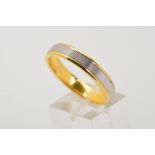 A MODERN 18CT YELLOW AND WHITE GOLD WEDDING RING, flat cross section, fine line detail, measuring