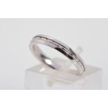 A MODERN 18CT WHITE GOLD WEDDING BAND, measuring approximately 3.2mm in width, fine line and bead