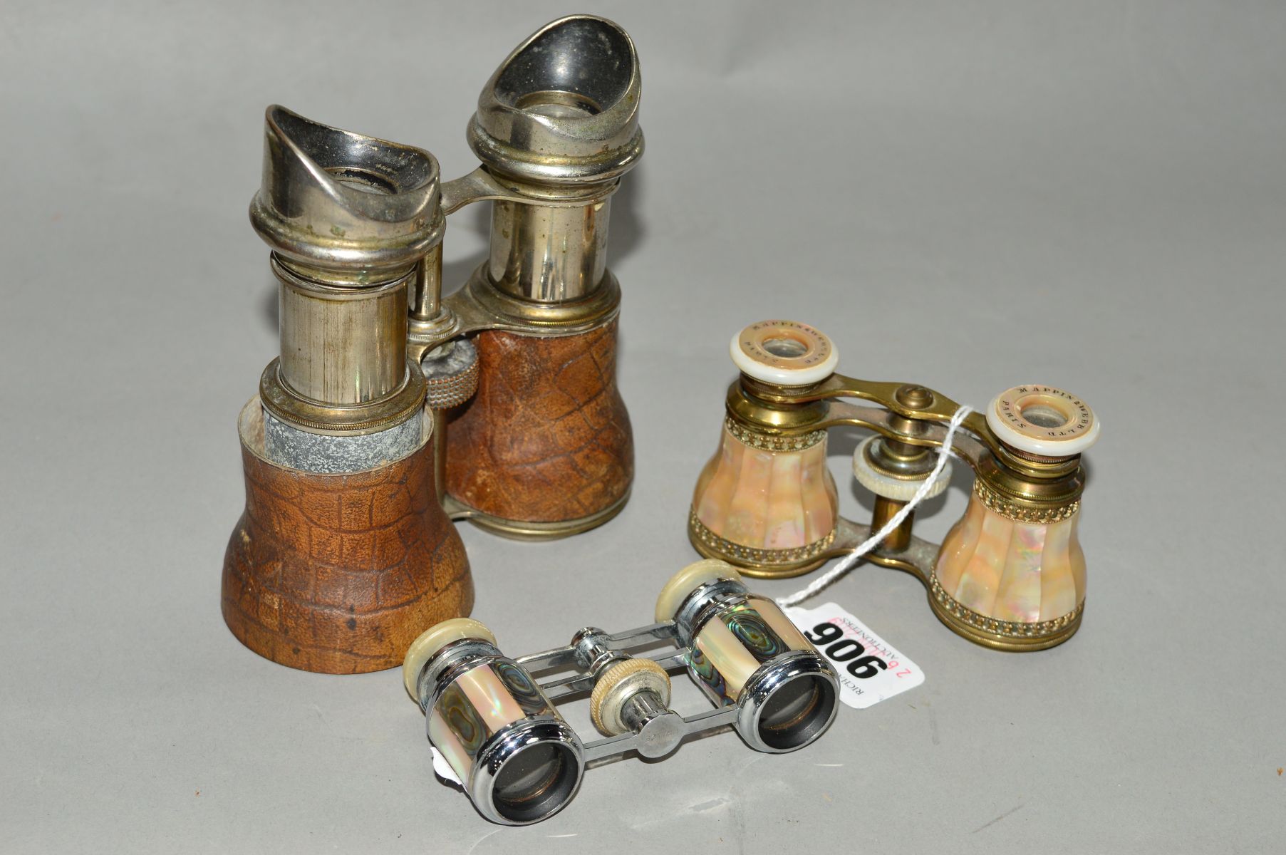 A PAIR OF LATE 19TH CENTURY MOTHER OF PEARL AND GILT METAL OPERA GLASSES, the eye pieces marked '